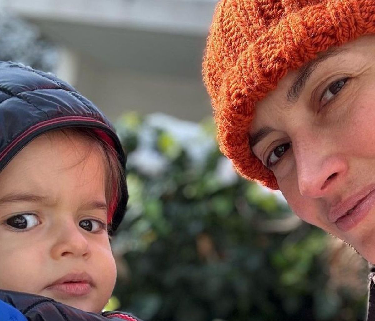 Μάρα Δαρμουσλή: Παιχνίδια με τον γιο της στο πάτωμα