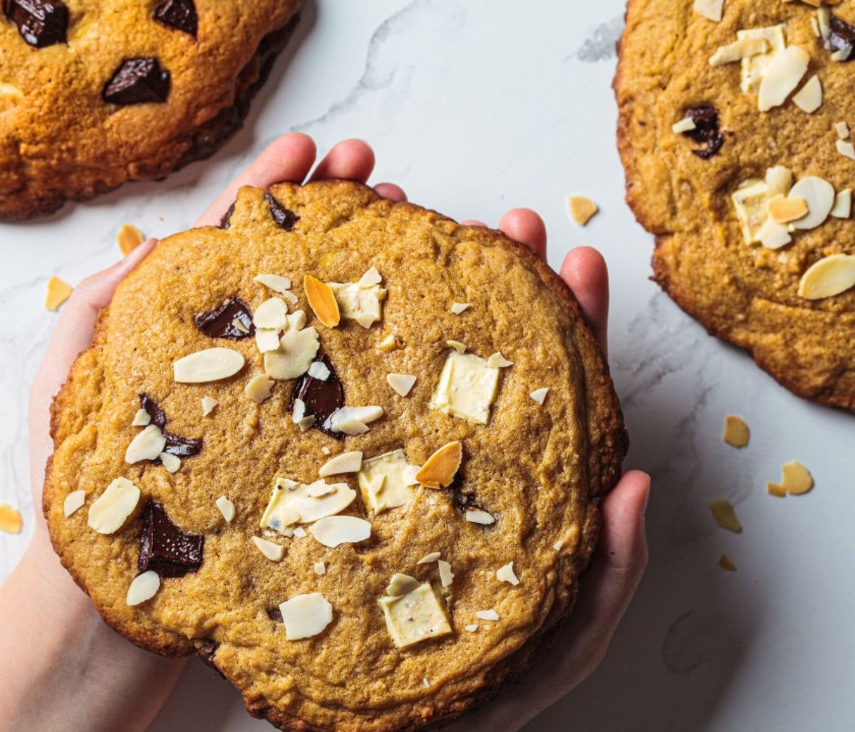 Μπισκότα γίγας γεμιστά με πραλίνα φουντουκιού