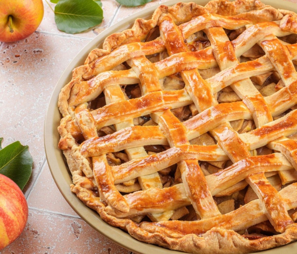 Μηλόπιτα με γλυκιά σος βανίλιας