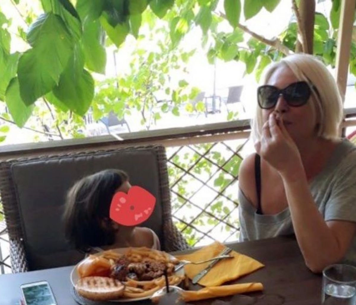 Ρούλα Κορομηλά:  Το μακιγιάζ που της έκανε η ανιψιά της