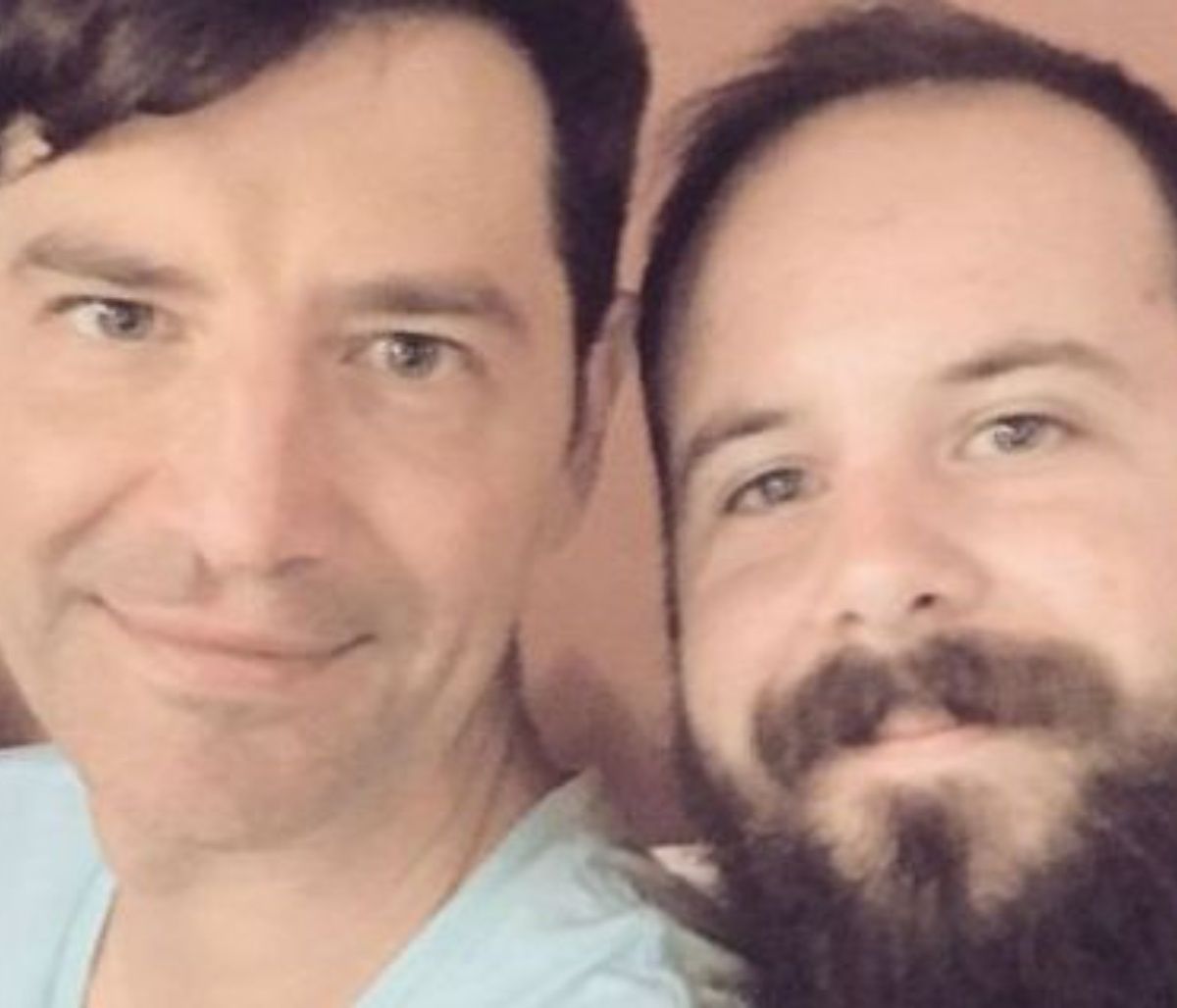 O αδελφός του Ρουβά, Νίκος, τραγουδάει & οι φωνές τους μοιάζουν