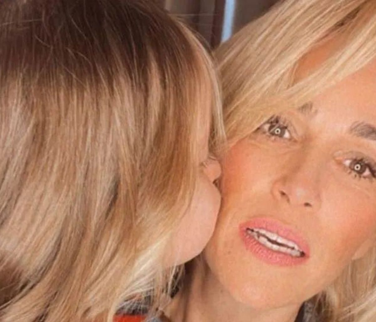 Τζένη Μπότση: Οι απίθανες φωτο που την έβγαλε η κόρη της