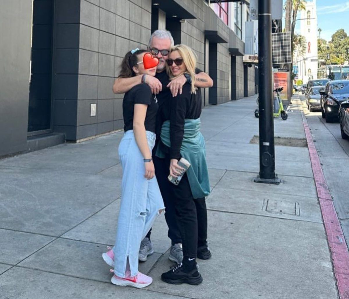 Ηλέκτρα Λύρα: Με extensions και γαλλικές κοτσίδες στην Αμερική