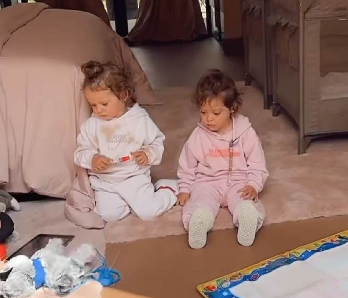 Οικογένεια Τανιμανίδη: Στο Συνεβρό με τις δίδυμες