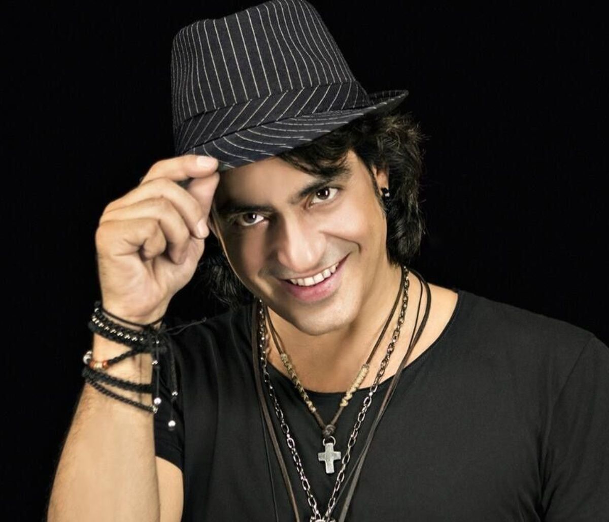 «Ο Διονύσης Σχοινάς ήταν να με παντρέψει και δεν ήρθε στο γάμο»