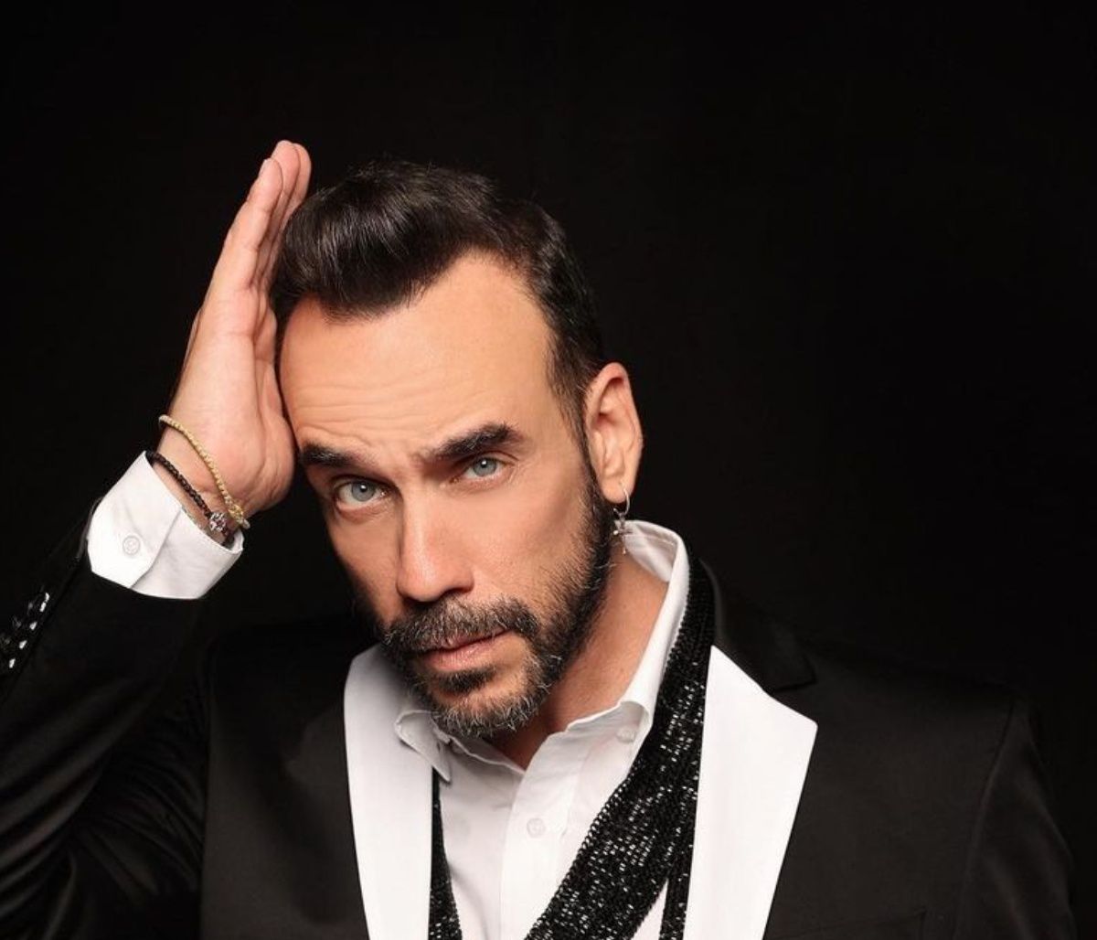 Μουζουράκης: Tο αιχμηρό μήνυμα προς τα media πριν τον γάμο του