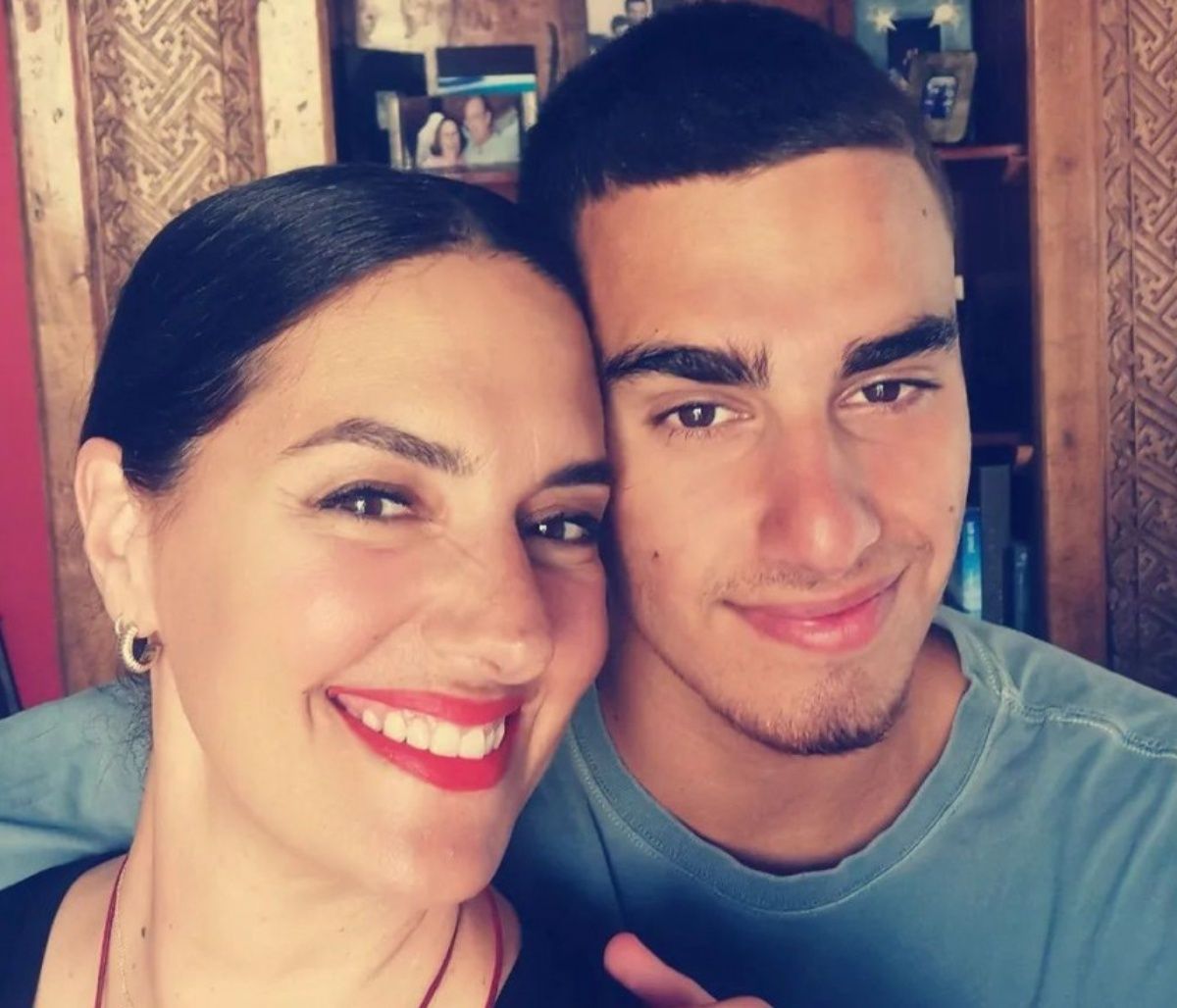 Νόνη Δούνια:  Στη γιορτή αποφοίτησης του γιου της (φώτο)