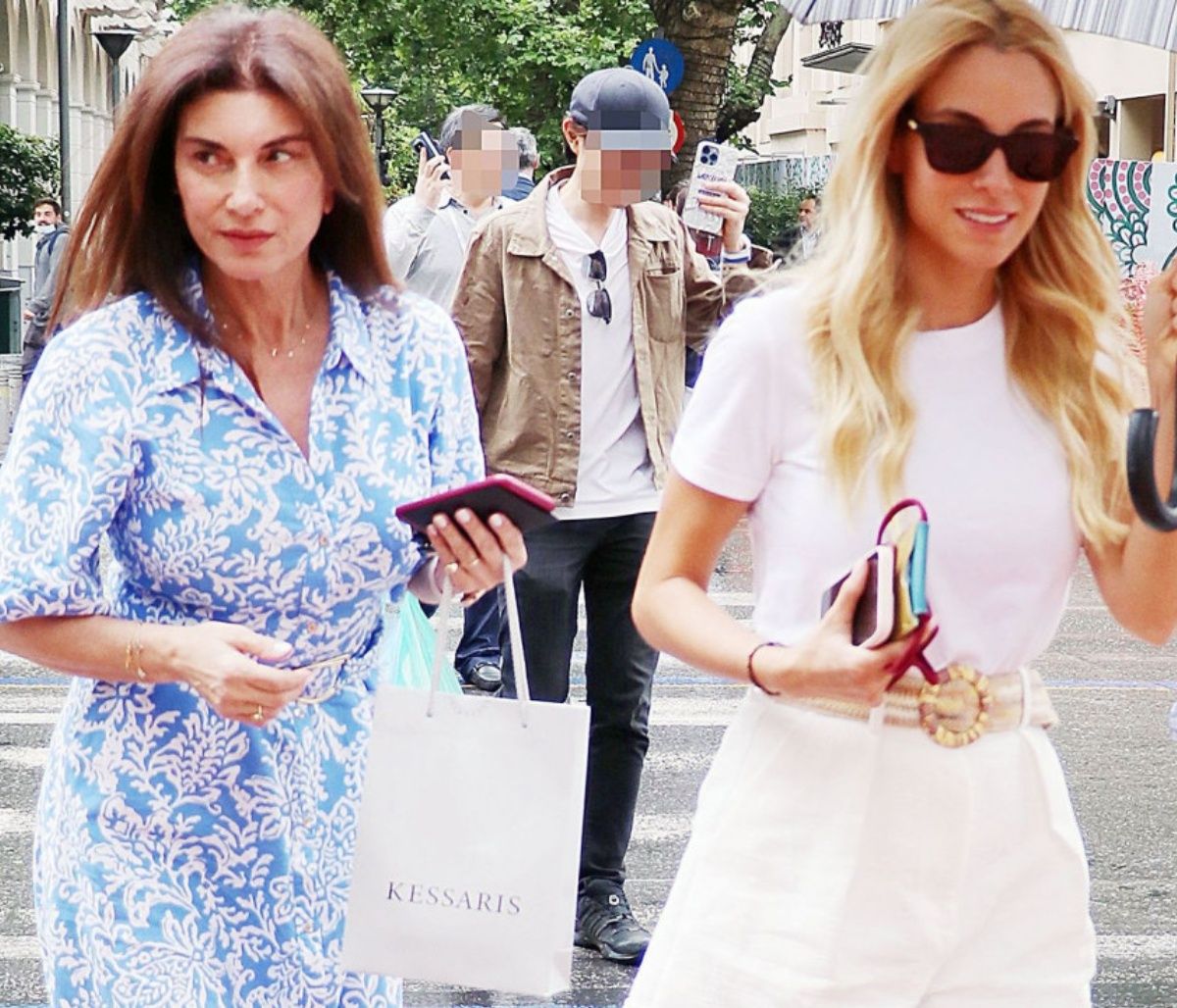 Νομικού: Η βόλτα με τη μαμά της και το σικ σύνολο