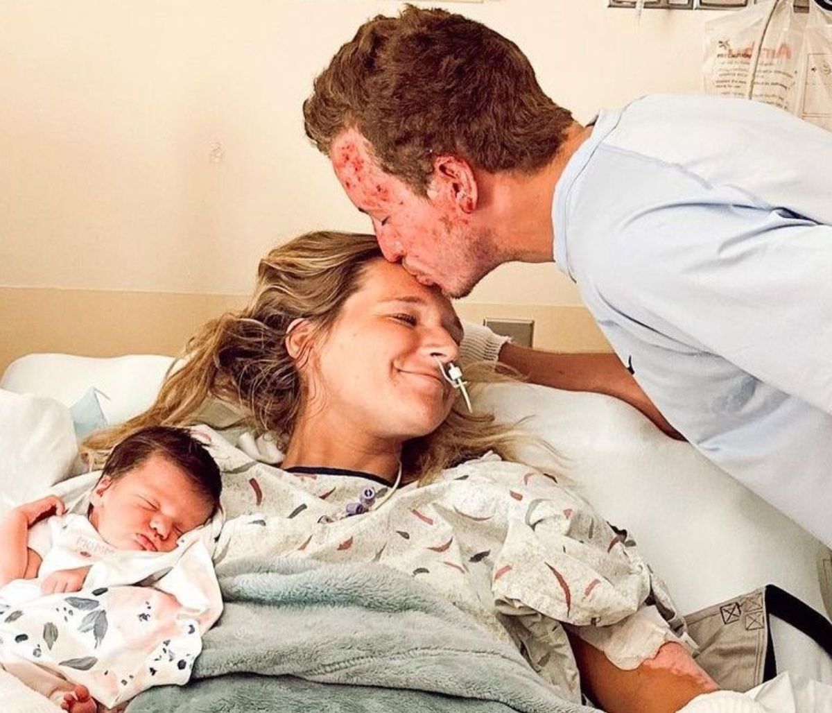 Πέρασαν μέσα από φλόγες μα έφεραν στον κόσμο το παιδί τους