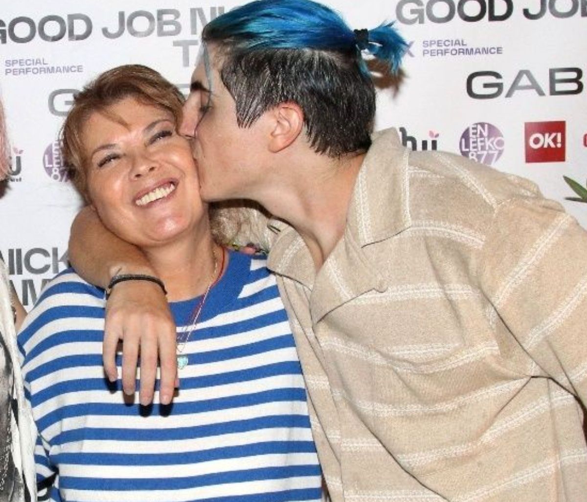 Good Job Nicky: Το τρυφερό φιλί στη μαμά του Σοφία Αλιμπέρτη