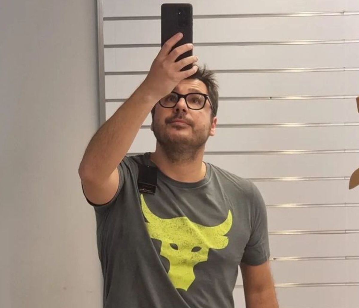 Κωνσταντάρας: Η φωτό από το σπίτι του με φόντο την πύρινη λαίλαπα