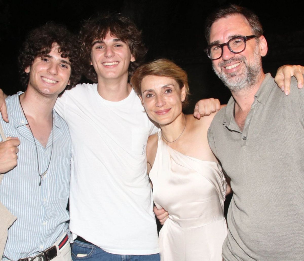 Ρουμελιώτη: Η σπάνια εμφάνιση με τον σύζυγό της και τους γιους του