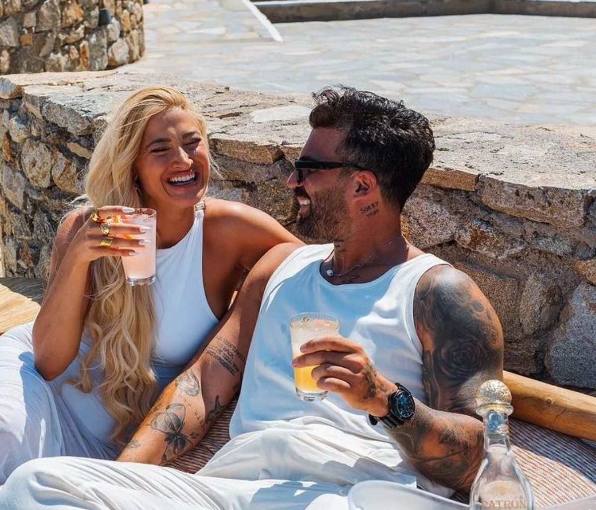 Τούνη-Αλεξάνδρου: Στη Σαντορίνη με τον γιο τους!