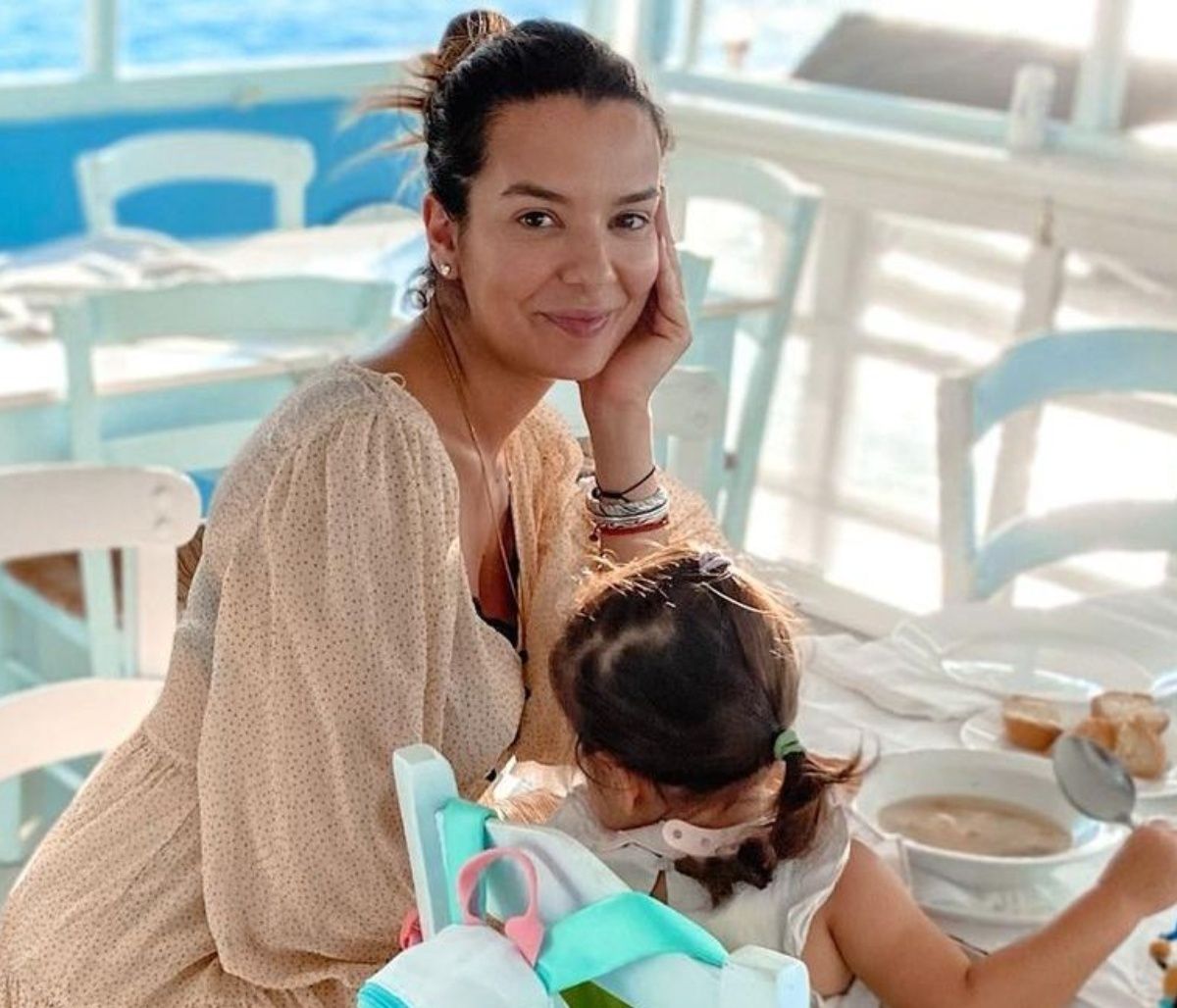 Νικολέττα Ράλλη: Η Σοφία τρώει χοχλιούς μπουμπουριστούς (βίντεο)