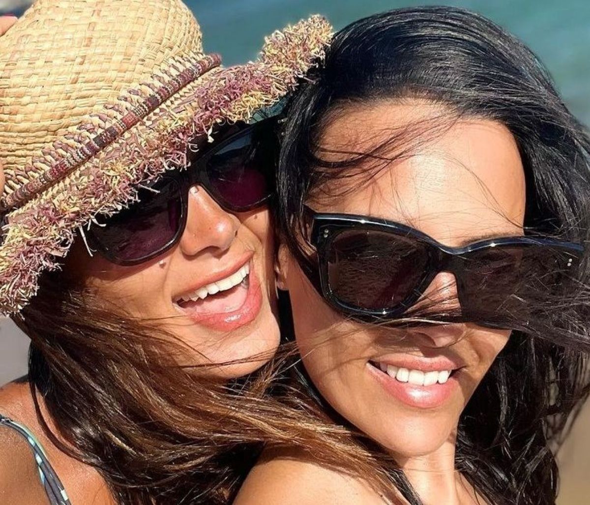 Τσιμτσιλή - Λαφαζάνη: Αγκαλιά με τους γιους τους στην Αντίπαρο