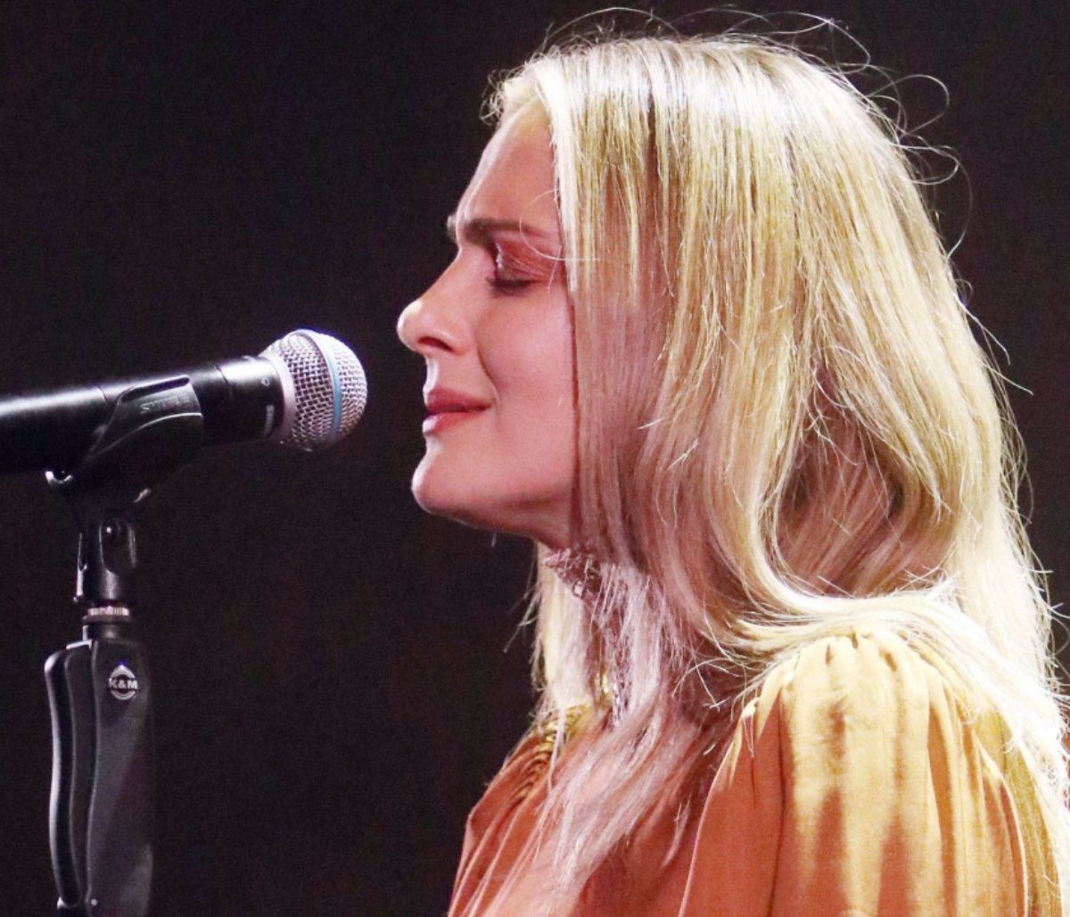 Μποφίλιου: Διέκοψε τη συναυλία της και αποχώρησε - Τι συνέβη;