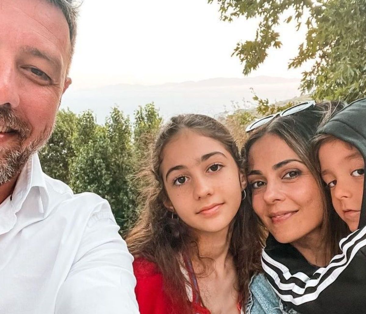 Παπαγιάννης – Δαλιάνη: Η εντυπωσιακή διώροφη τούρτα του γιου τους