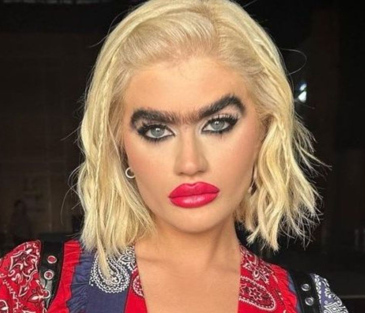 Η Χατζηπαντελή «κούρεψε» τα πυκνά φρύδια της και είναι αγνώριστη