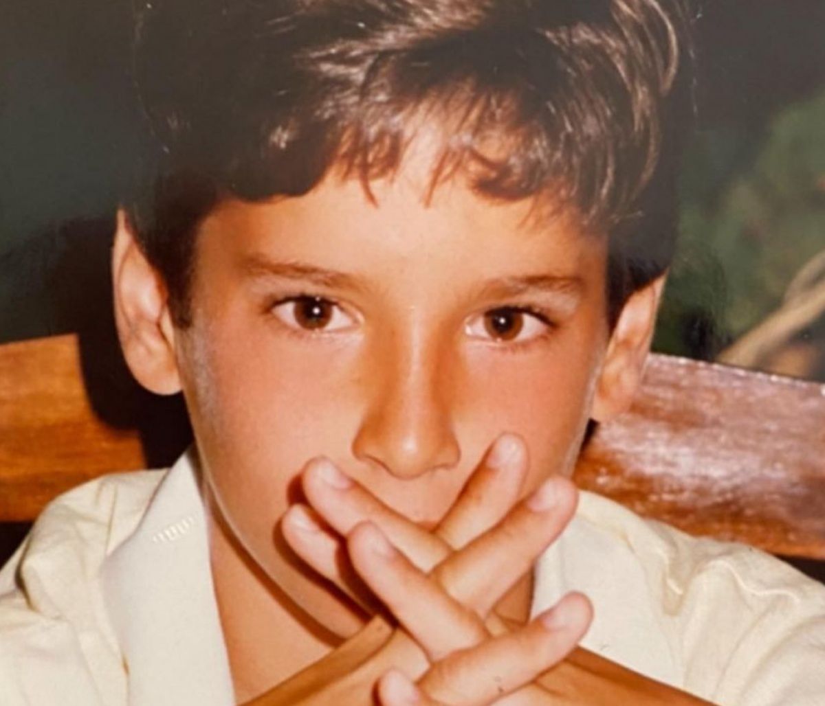 Γνωστός Έλληνας καλλιτέχνης το αγοράκι της φωτογραφίας