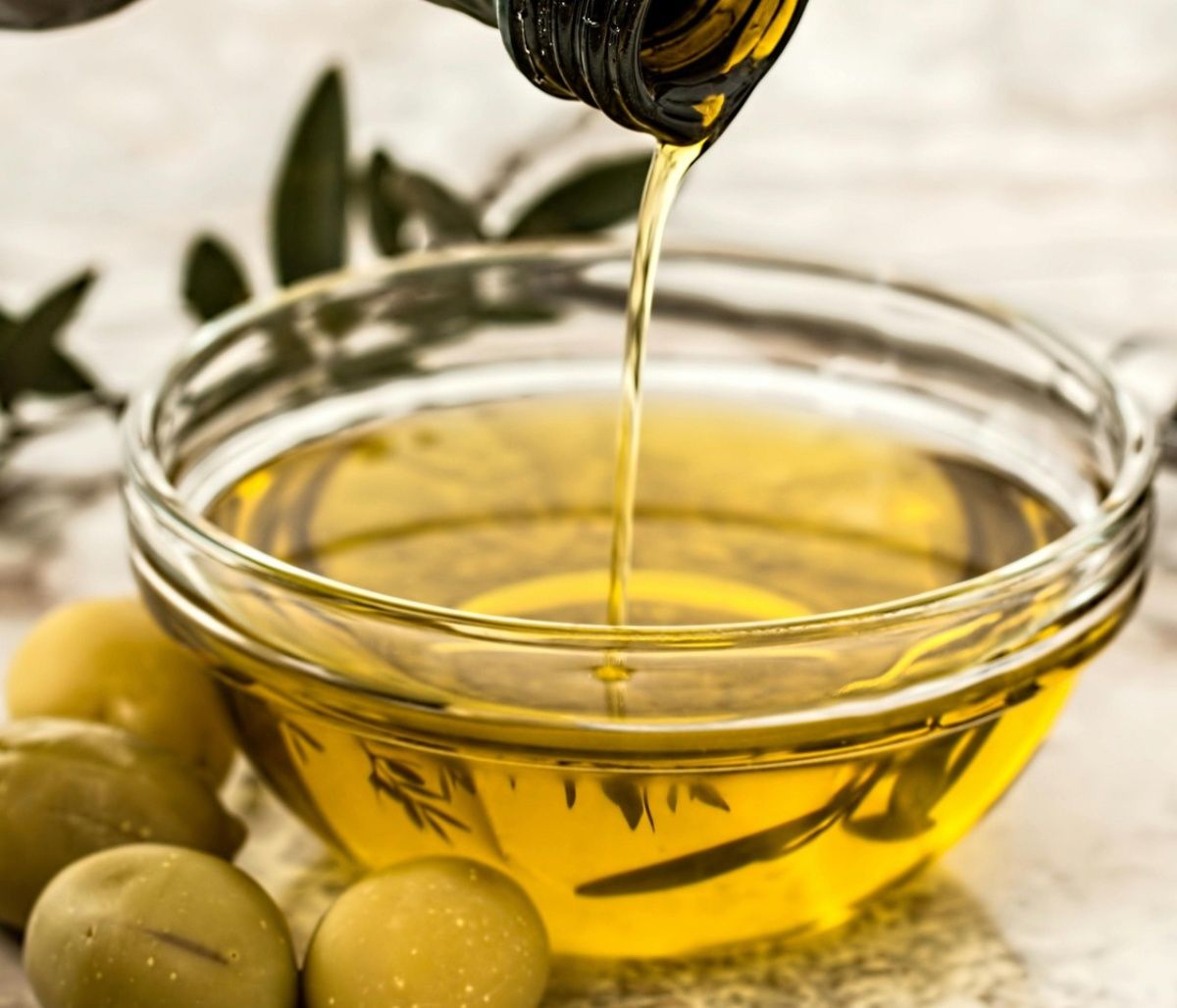 Τα σούπερ μάρκετ «κλειδώνουν» το ελαιόλαδο - Είδος πολυτελείας
