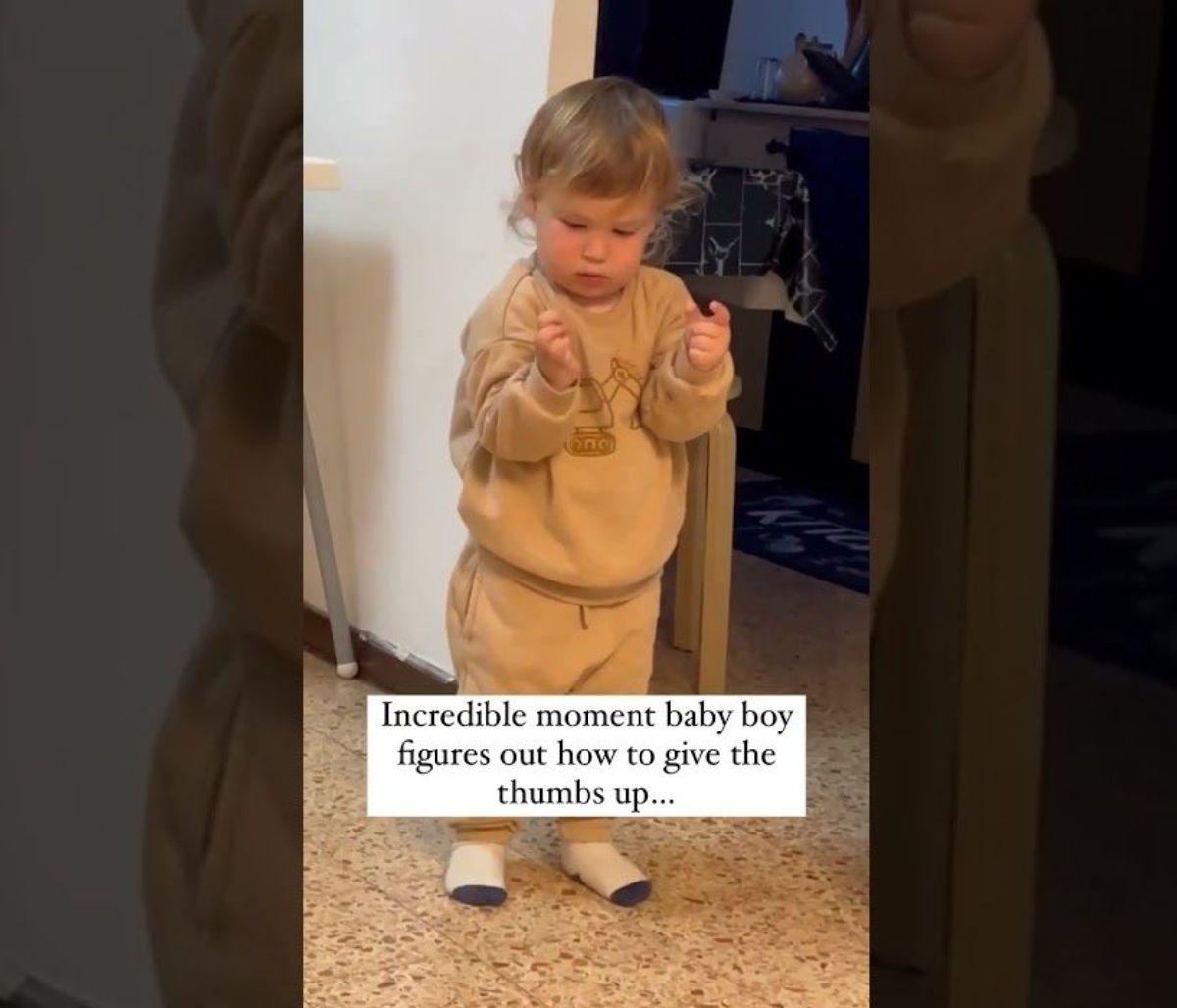 Πιτσιρικάς έκανε «thumbs-up» για πρώτη φορά και τρελάθηκε