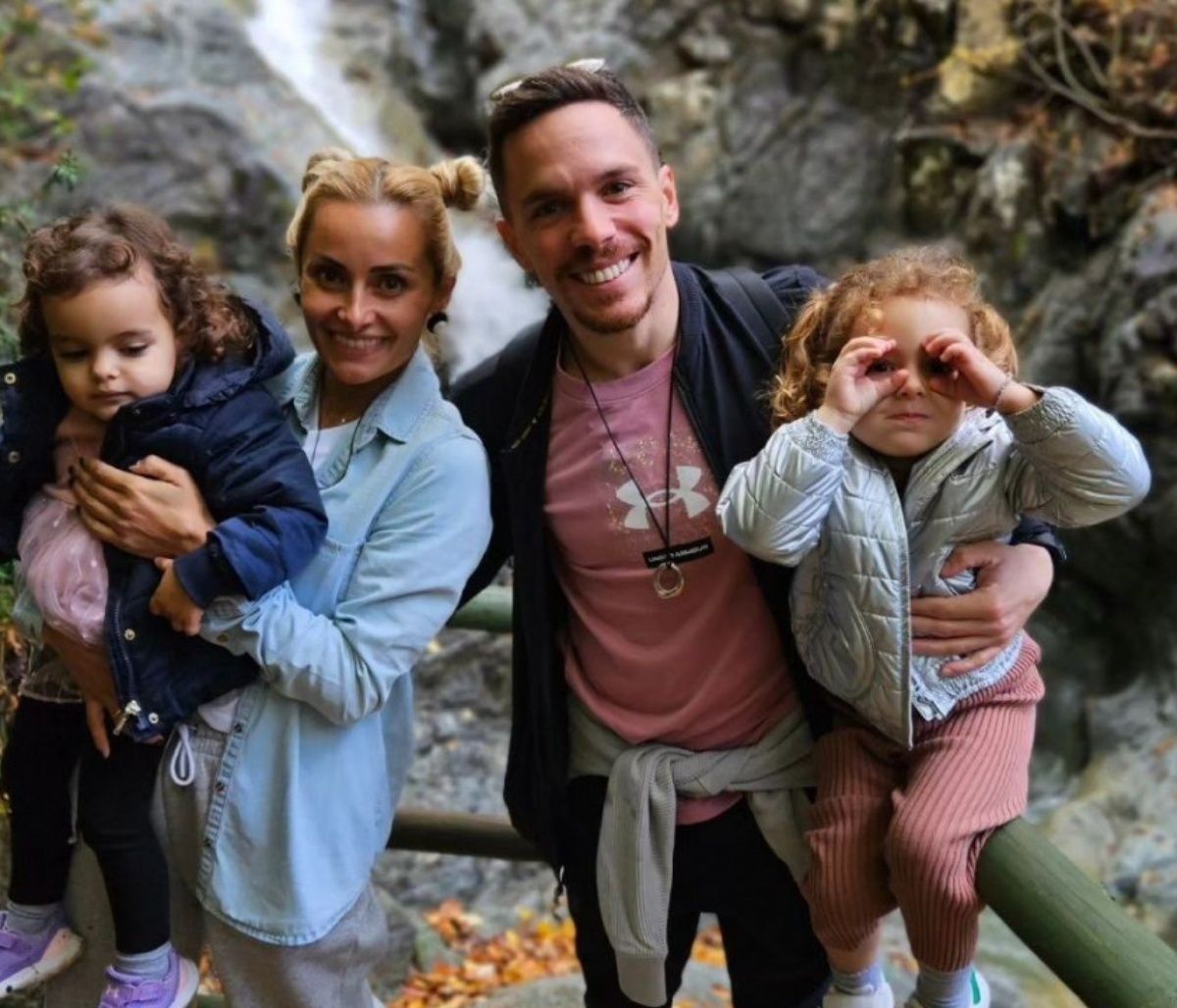 Βασιλική Μιλλούση: Έφτιαξε μελομακάρονα με τις κόρες της