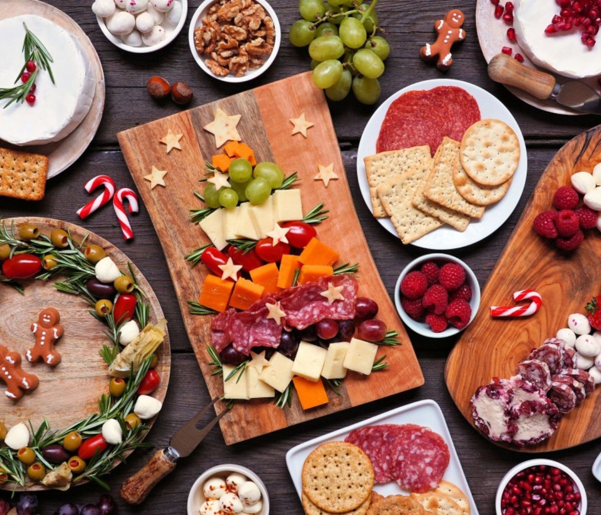 Πώς να φτιάξετε χριστουγεννιάτικα πλατό με τυριά και αλλαντικά