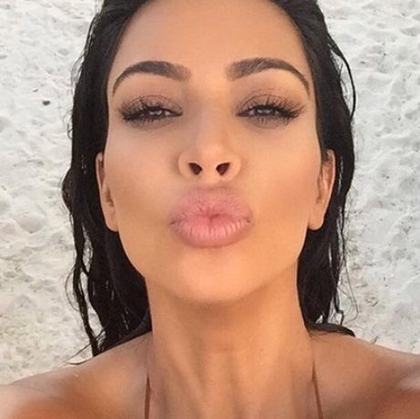 Η selfie της Kim Kardashian με Έλληνα τραγουδιστή - Queen.gr