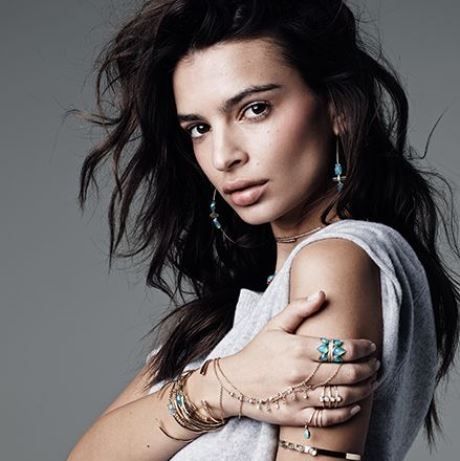 Απίστευτα σέξι: Η Emily Ratajkowski ποζάρει ολόγυμνη για γνωστό ...