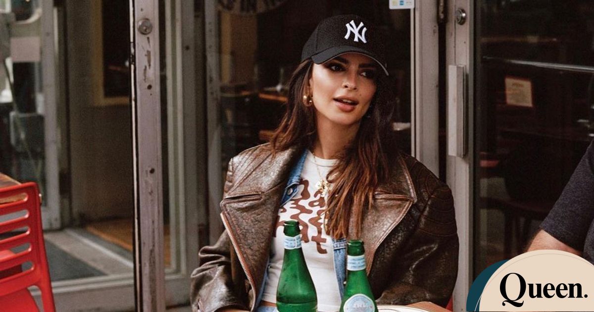 Η Emily Ratajkowski φόρεσε το statement πανωφόρι της σεζόν που είδες σε ...