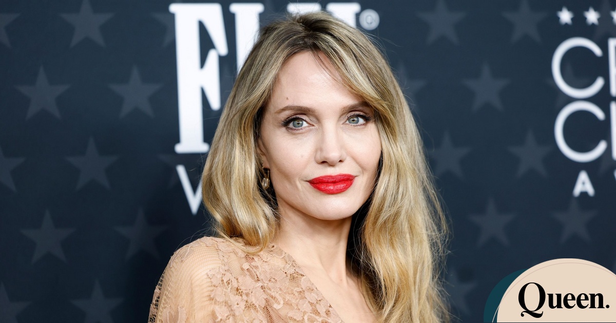 Angelina Jolie: 3 εύκολα tips και 3 κραγιόν για να πετύχεις τα κατακόκκινα, juicy χείλη της