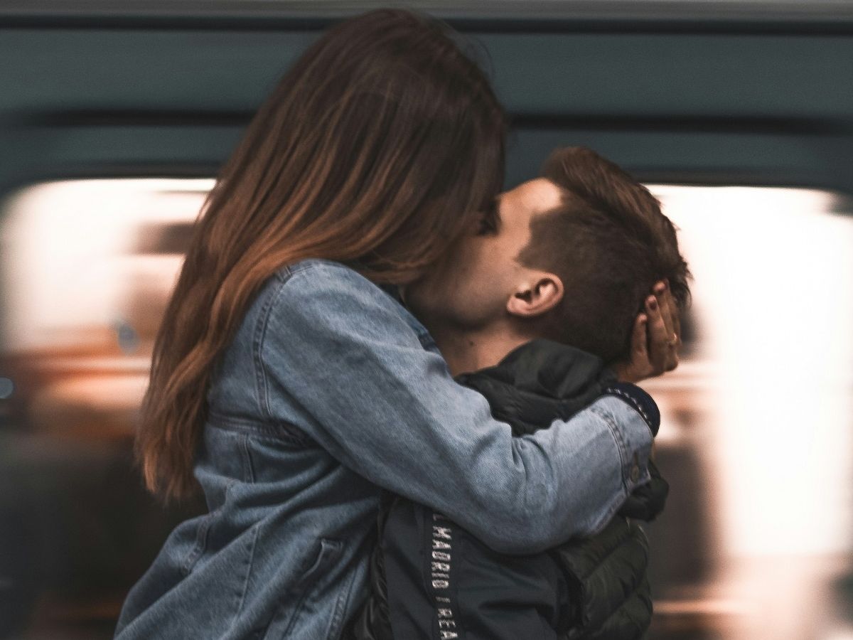 7 φράσεις που επιφανειακά ακούγονται τρυφερές αλλά στην πραγματικότητα είναι σημάδια χειραγώγησης