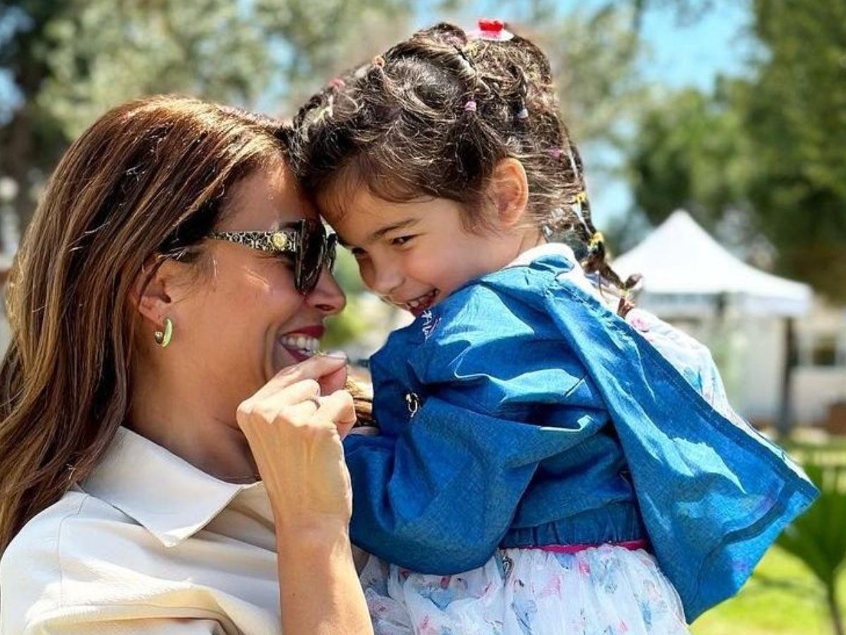 Η κόρη της Χατζίδου μαθαίνει τι γιορτάζουμε την 28η Οκτωβρίου με έναν ξεχωριστό τρόπο