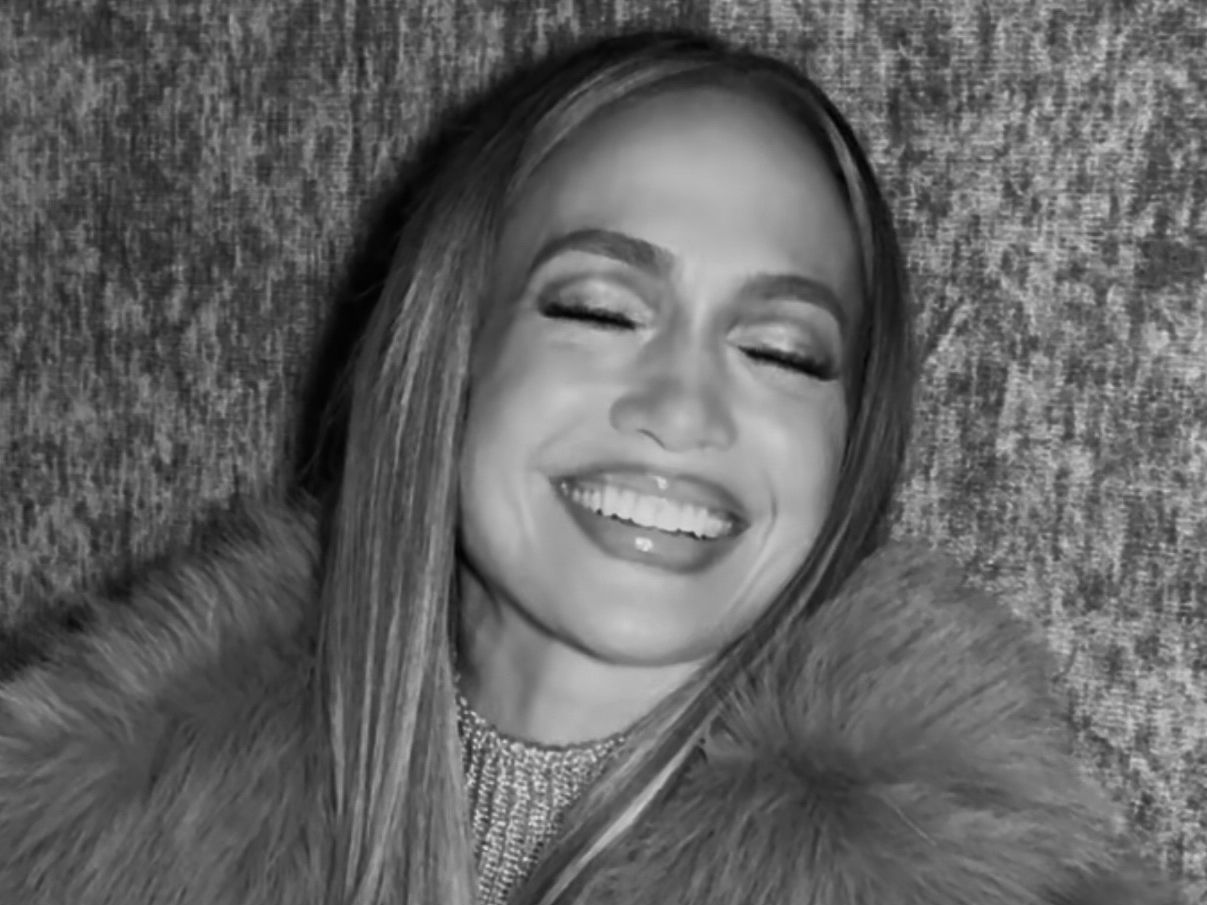 JLO: «Ούτε η σχέση, ούτε ο άντρας: αυτό που σε καθορίζει είναι τι κάνεις με τις εμπειρίες που έχεις