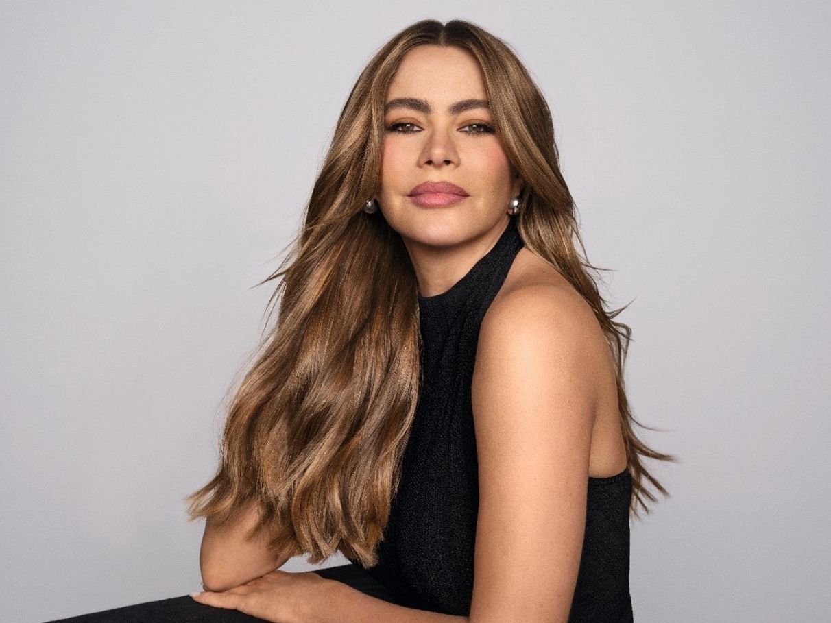 Η Sofia Vergara είναι το νέο πρόσωπο της σειράς GLISS Full Hair Wonder από τον Schwarzkopf!