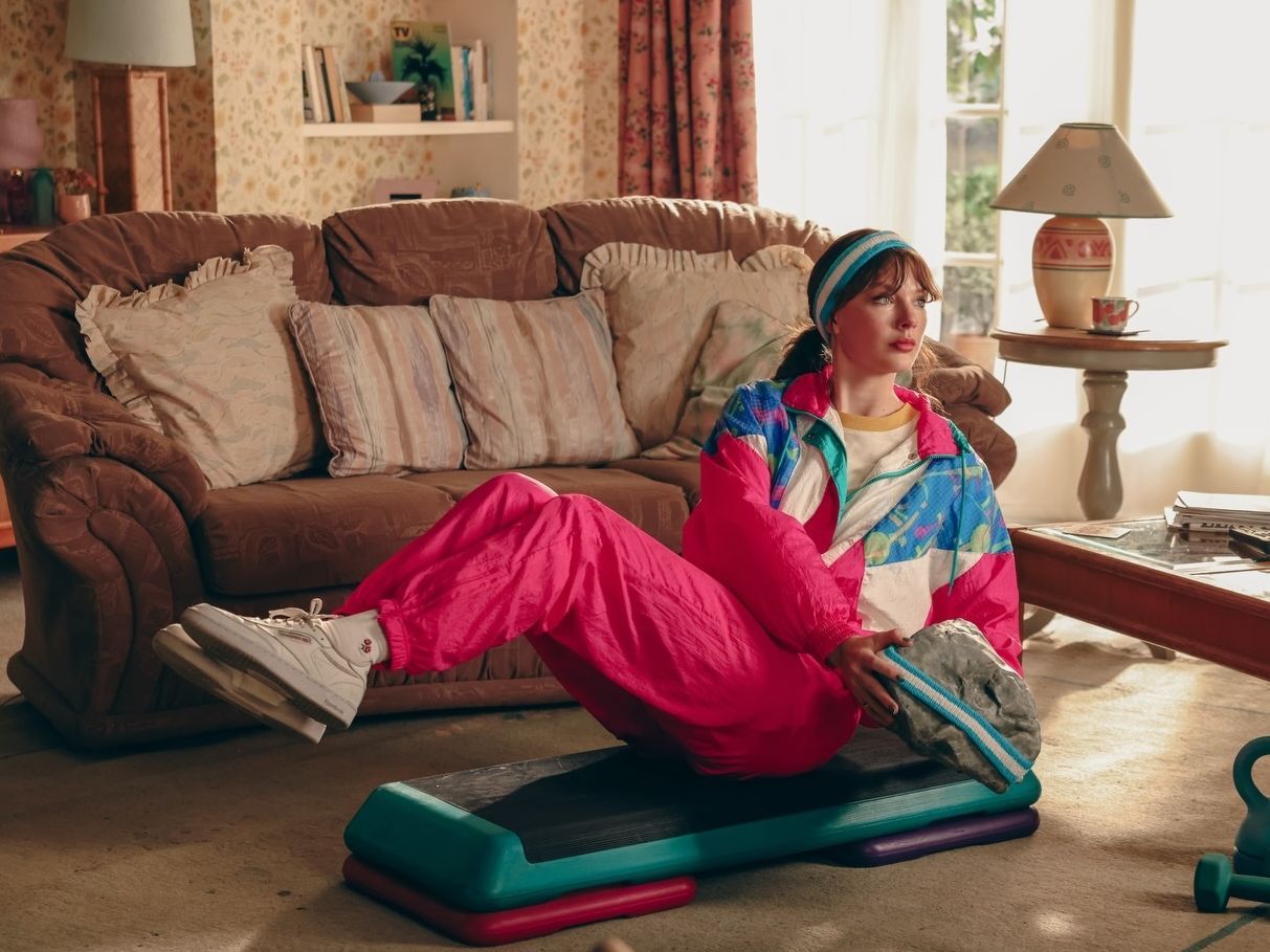 Τα λευκά sneakers που λατρεύει και η Taylor Swift είναι το απόλυτο διαχρονικό παπούτσι