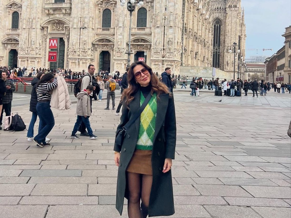 Η Κατερίνα Παπουτσάκη φόρεσε το look που αποδομείται και προσαρμόζεται εύκολα από πρωινό σε βραδινό