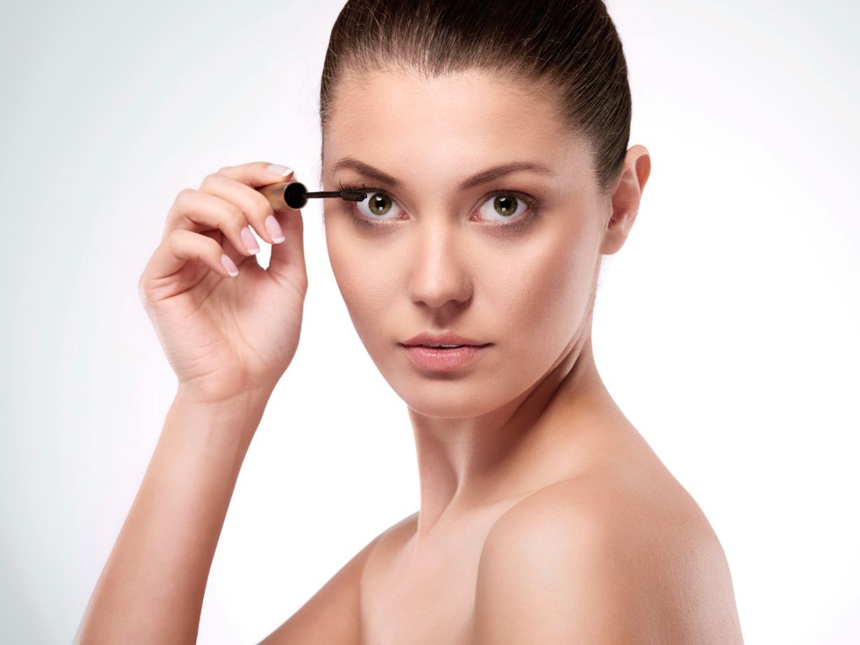 All eyes on you: Το απόλυτο eyeliner look και οι βλεφαρίδες που μαγνητίζουν