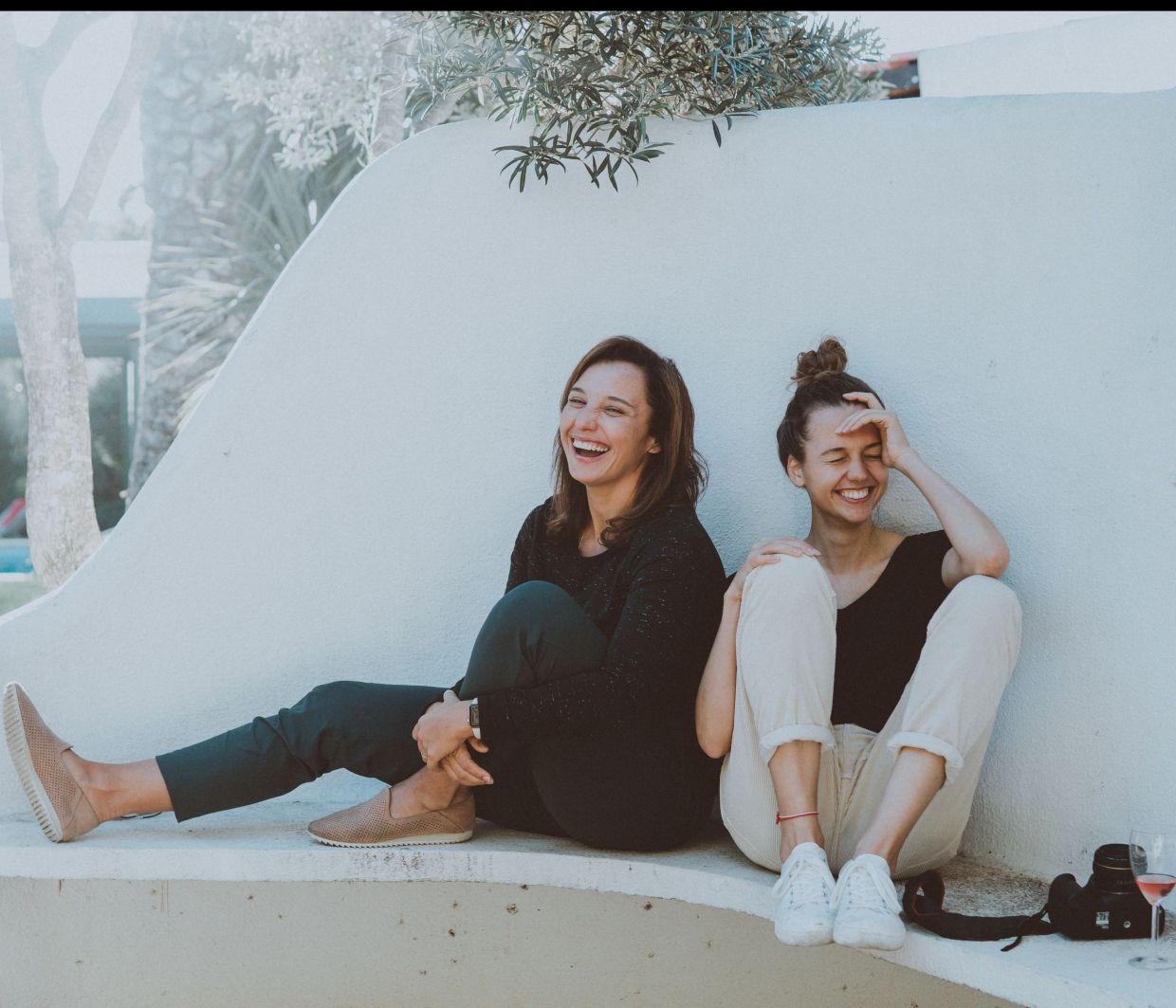 Είναι η φίλη σου στενοχωρημένη; Με αυτά τα tips θα τη βοηθήσεις να χαμογελάσει ξανά