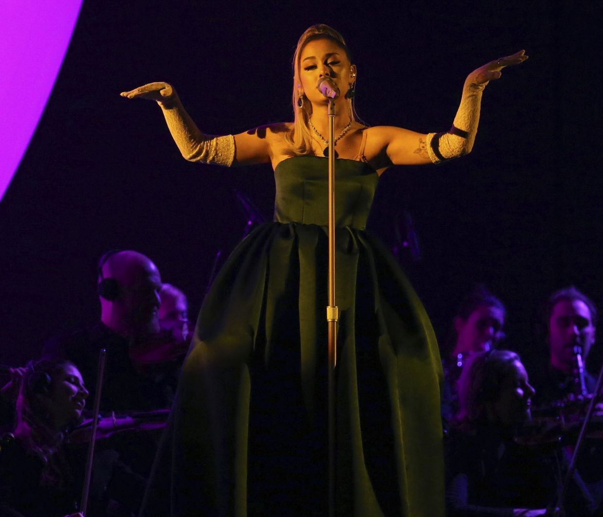 Ariana Grande – Taylor Swift παίρνουν μία απόφαση λόγω κορονοϊού κι εμείς χειροκροτάμε