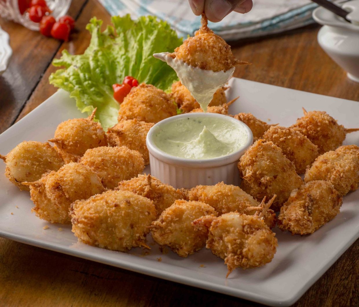 Chicken nuggets: Η συνταγή για να φτιάχνεις στο σπίτι το fast food που παραγγέλνουν όλοι (video)