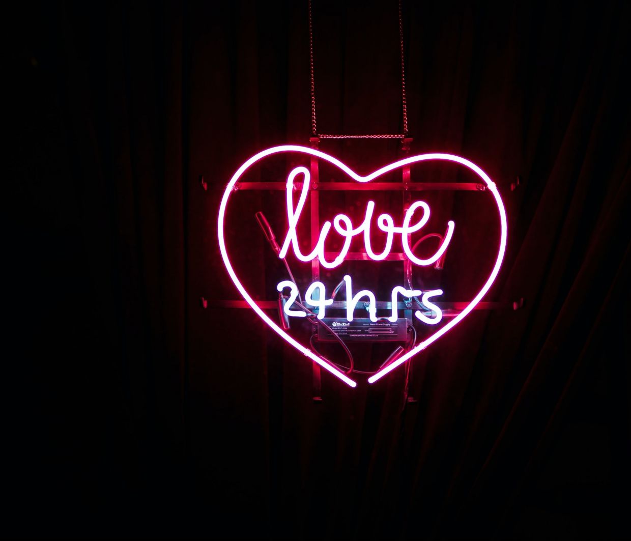 Ημέρα των Ερωτευμένων: 10 έξυπνα και αστεία insta captions για να ξεχωρίσεις