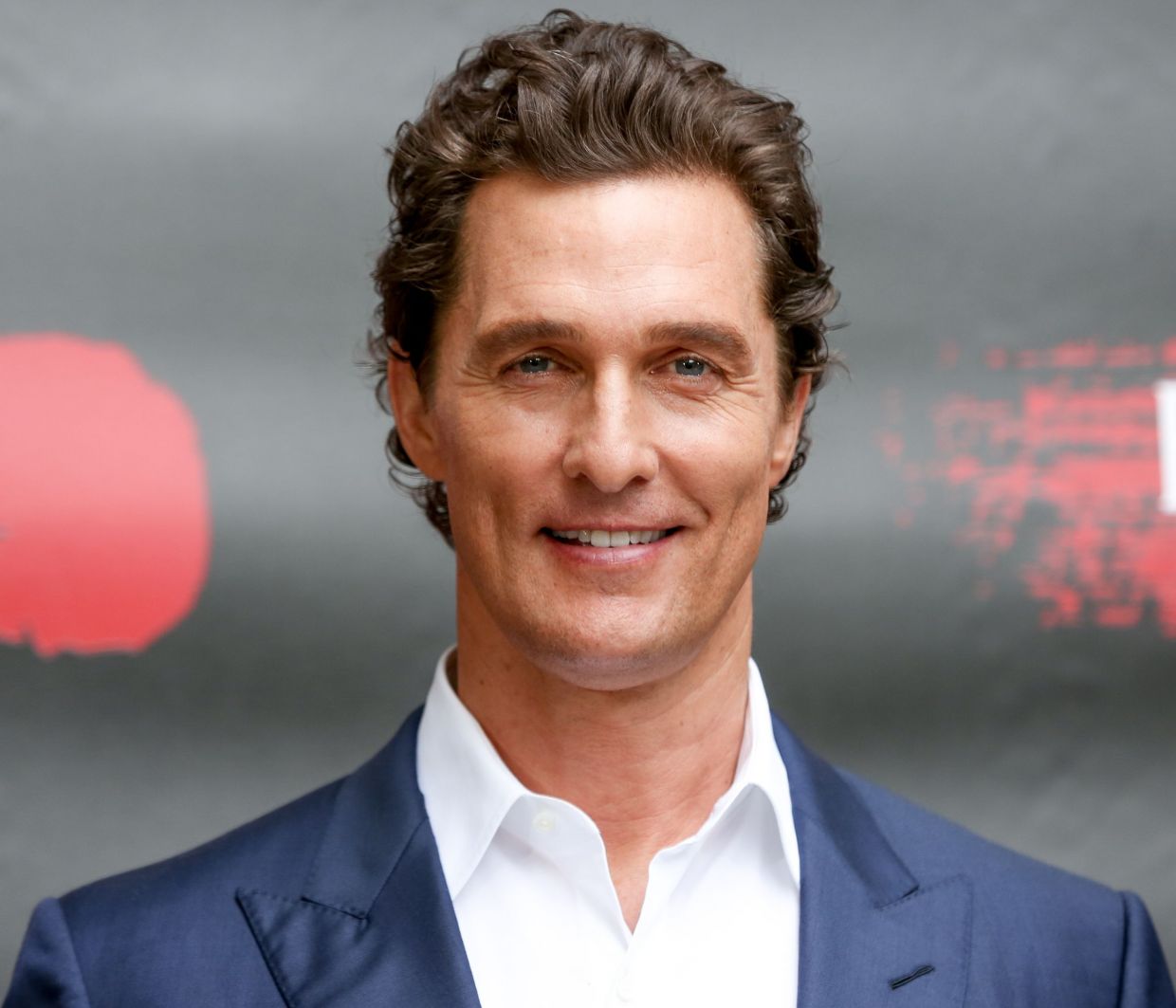 Όχι, τα πλούσια μαλλιά του Matthew McConaughey δεν έχουν καμία σχέση με εμφύτευση