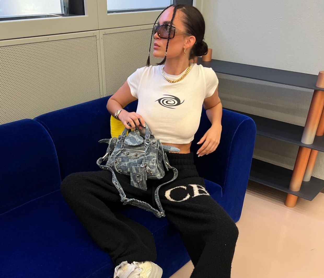 Το αμφιλεγόμενο trend που υιοθετούν τα κορίτσια του TikTok για την πρώτη μέρα στο σχολείο