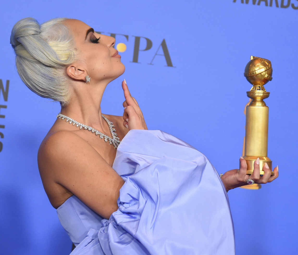 Χρυσές Σφαίρες 2019: Η αντίδραση της Lady Gaga στη νίκη της κάνει το γύρο του κόσμου