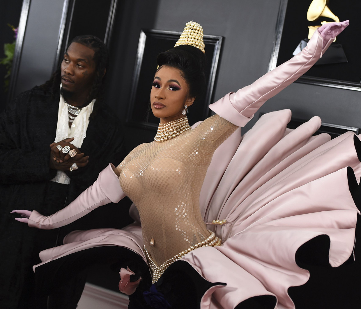 Όλη η ιστορία πίσω από το look της Cardi B στα φετινά Grammy Awards