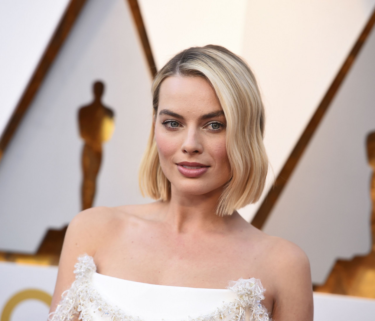 H Margot Robbie θα σε κάνει να ξεχάσεις όλα τα καρέ που έχεις δει