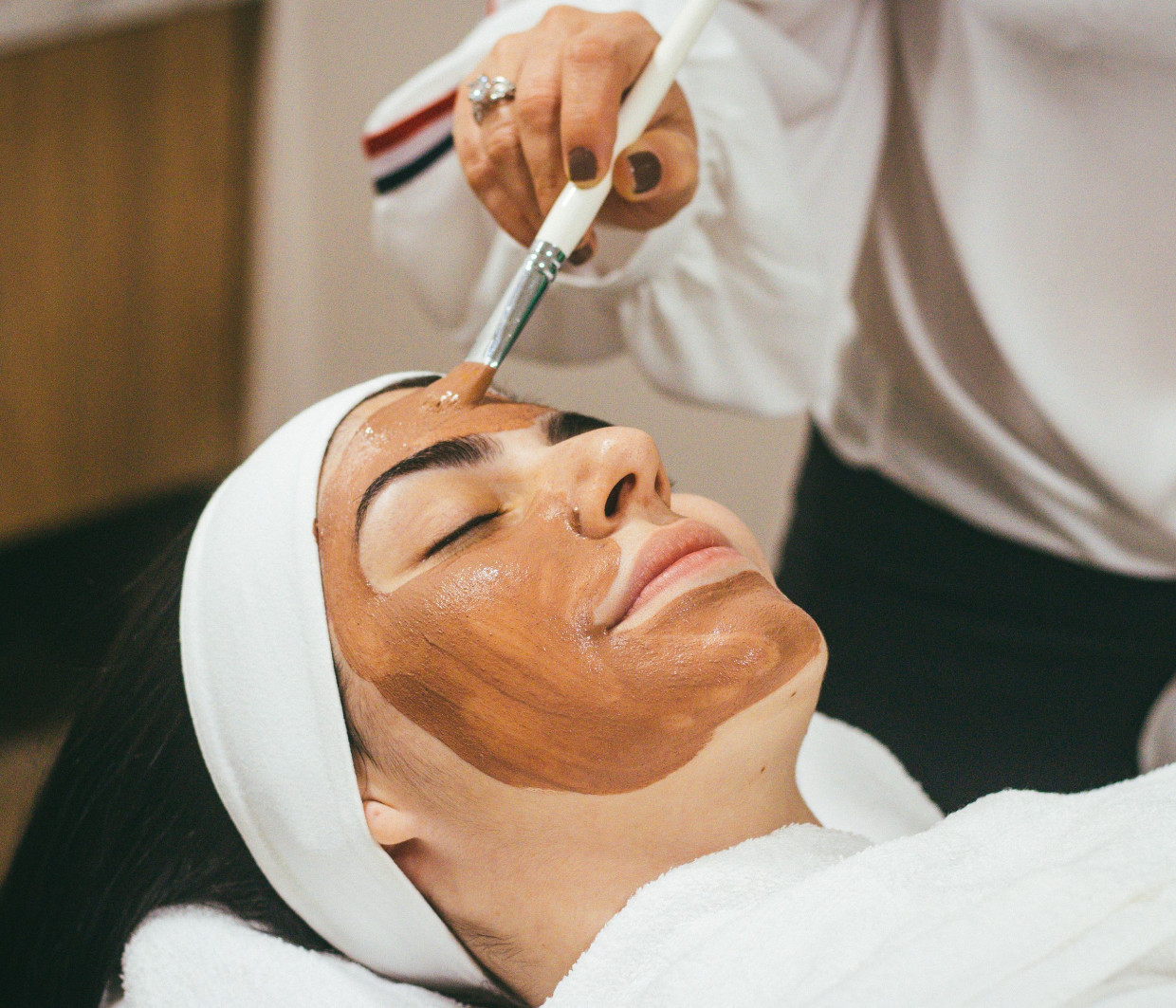 5 beauty θεραπείες που πρέπει να αποφεύγεις τους καλοκαιρινούς μήνες