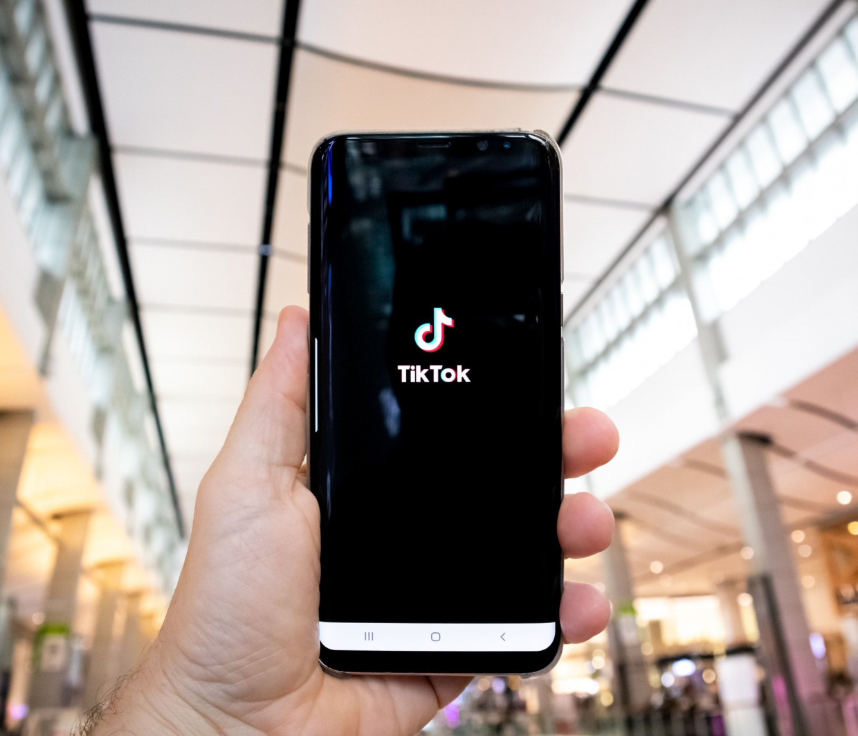 Τι σημαίνει το «Hits Different» που βλέπεις στο TikTok συνέχεια- Ήρθε η ώρα να λυθεί ο γρίφος!