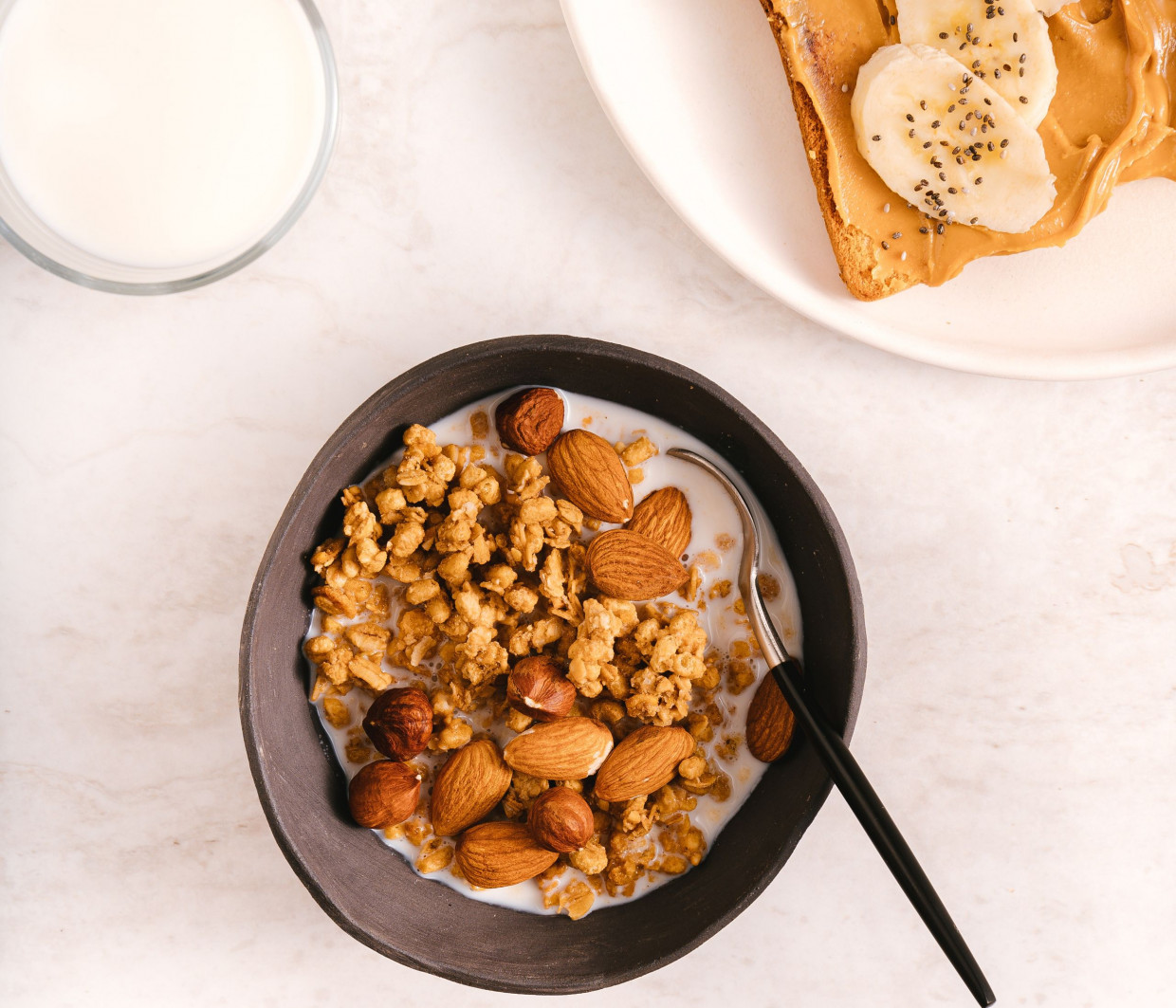 Η συνταγή για granola με φυστικοβούτυρο που ανεβάζει τη διάθεση